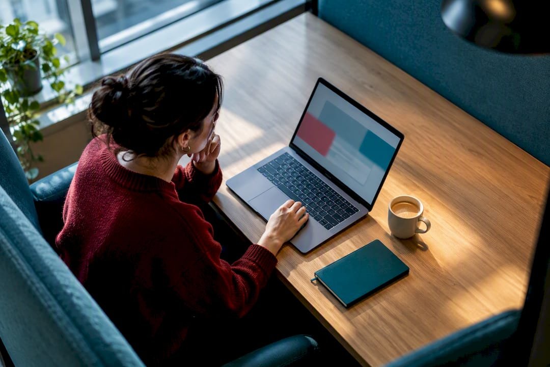 Professional studying a product owner course