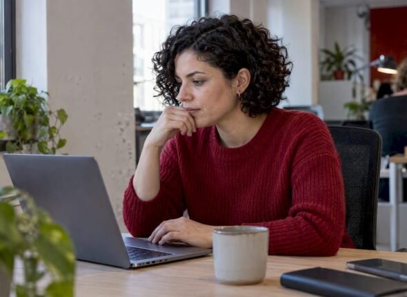 SEO specialist comparing certification options