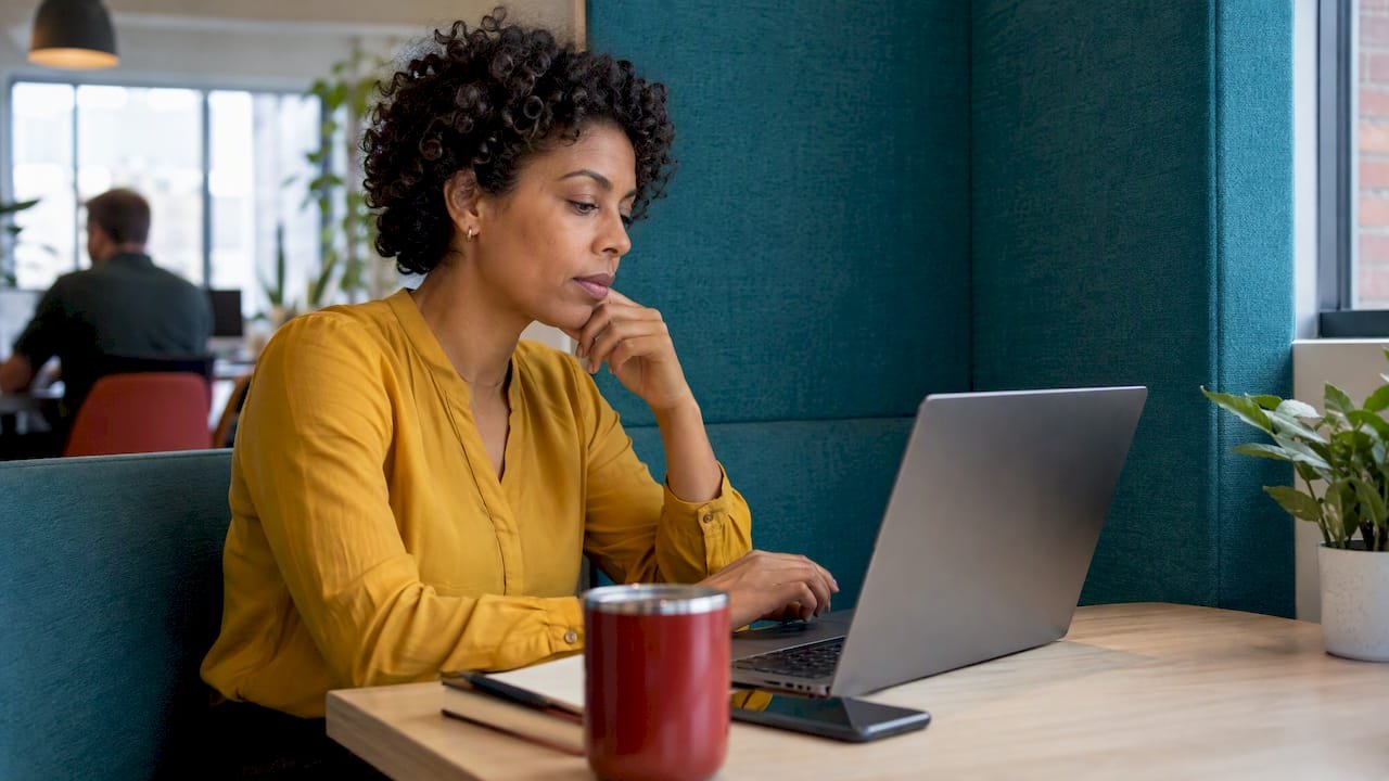 Professional choosing between training formats